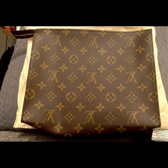 BRAND NEW Louis Vuitton Monogram Toiletry Pouch 26 - Picture 2 of 4